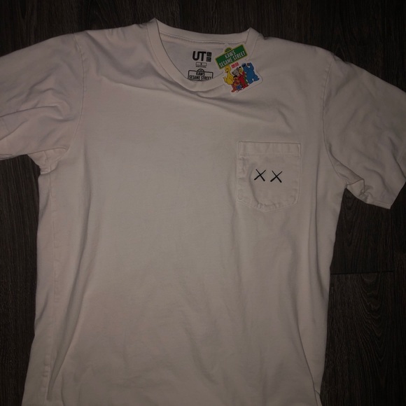 KAWS X UNIQLO Sesame Street - Picture 1 of 3